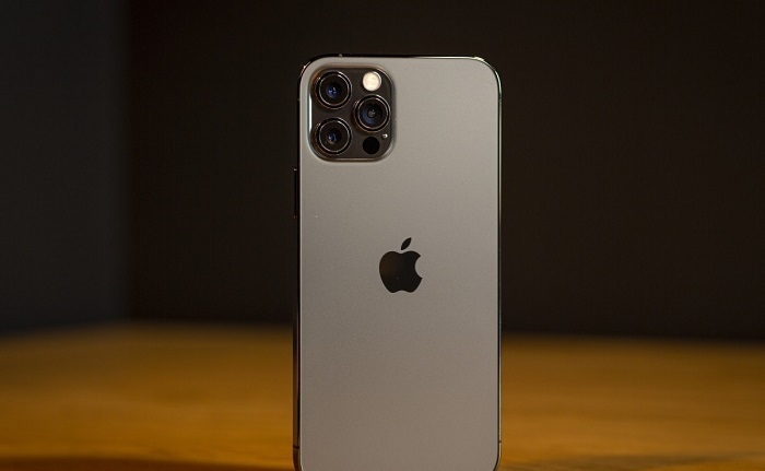 امتیاز آیفون 12 در بررسی دگزومارک